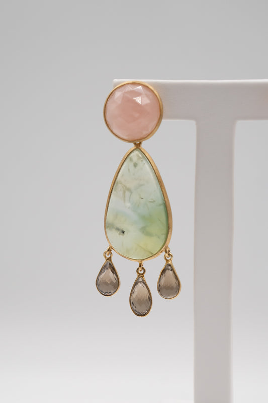 Dettaglio di Aurora Minerale con quarzo rosa, olivina verde e quarzo fumé