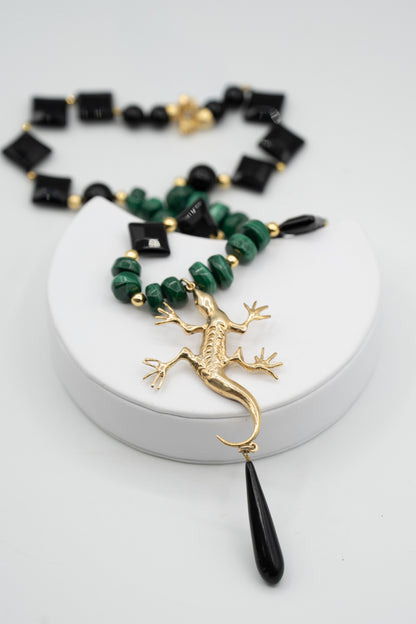 Collana Guardiano Verde, dettaglio delle pietre e della lavorazione dorata
