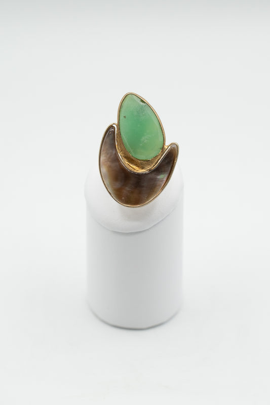 Anello Sorgente Verde con crisoprasio e madreperla, vista frontale