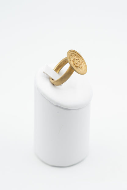 Anello Segno Aureo in argento dorato, vista laterale
