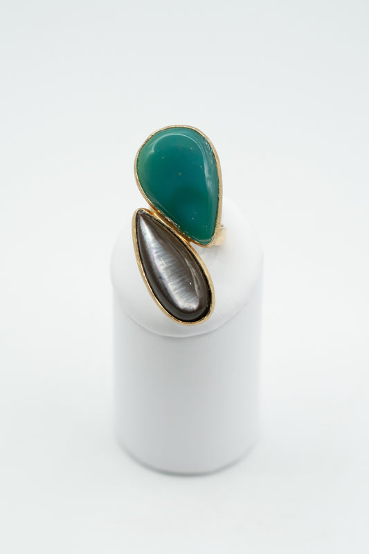 Anello Doppia Essenza con madreperla e agata verde, vista frontale