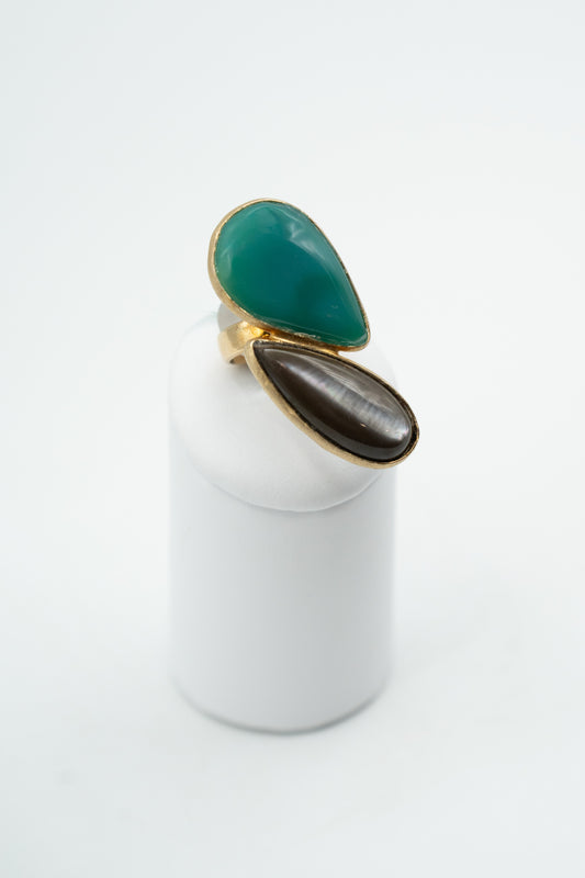 Anello Doppia Essenza in madreperla e agata verde, vista prospettica